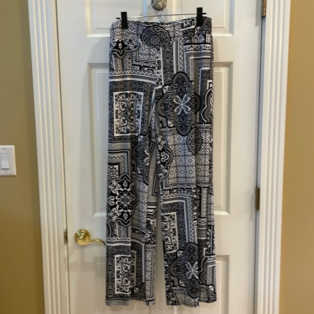 Ladies Fully Lined (L) Black/White Carmen Wide Leg Pants.